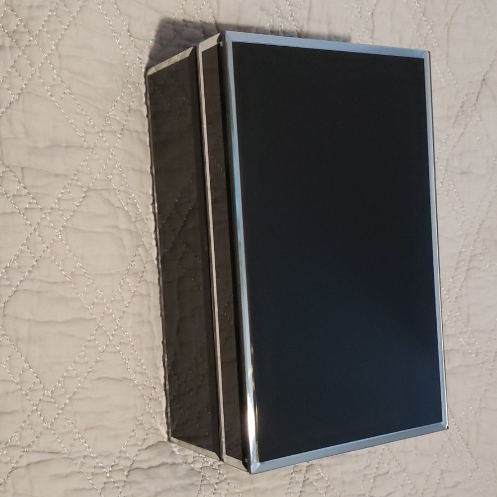 Jewelry box